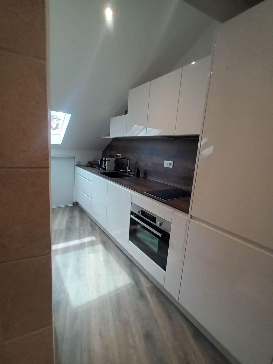 
                                                Location
                                                 Charmant petit Loft sous toit centre Nantes