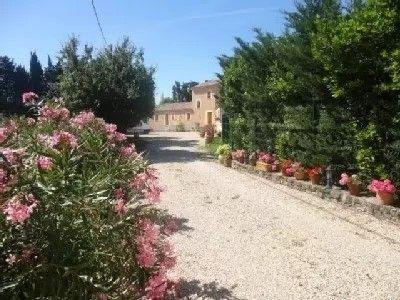 
                                                Location
                                                 Charmant petit studio meublé et équipé.