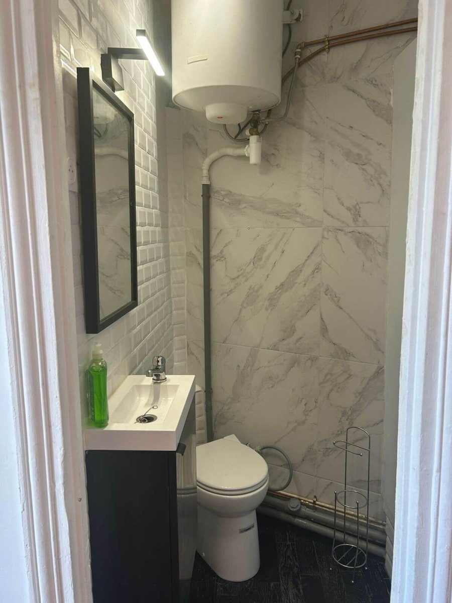 
                                                Location
                                                 Charmant studio 13m² meublé et refait à neuf