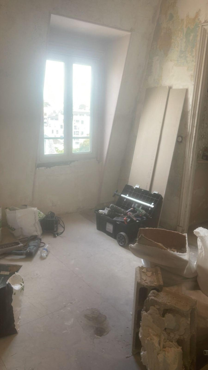 
                                                Location
                                                 Charmant studio 13m² meublé et refait à neuf