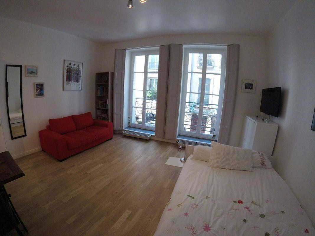 
                                                Location
                                                 Charmant studio 33m² dans le Marais avec terrasse