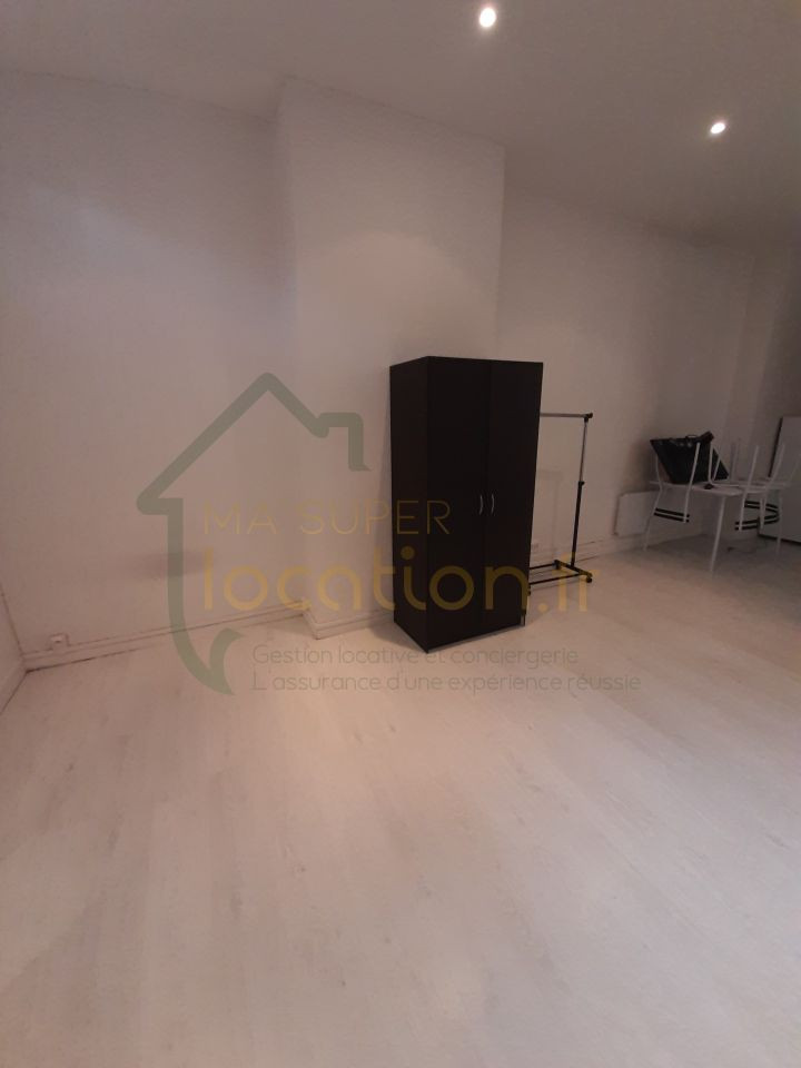 
                                                Location
                                                 Charmant Studio