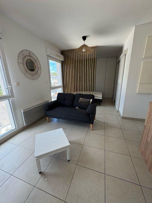 
                                                Location
                                                 Charmant studio avec coin nuit séparé