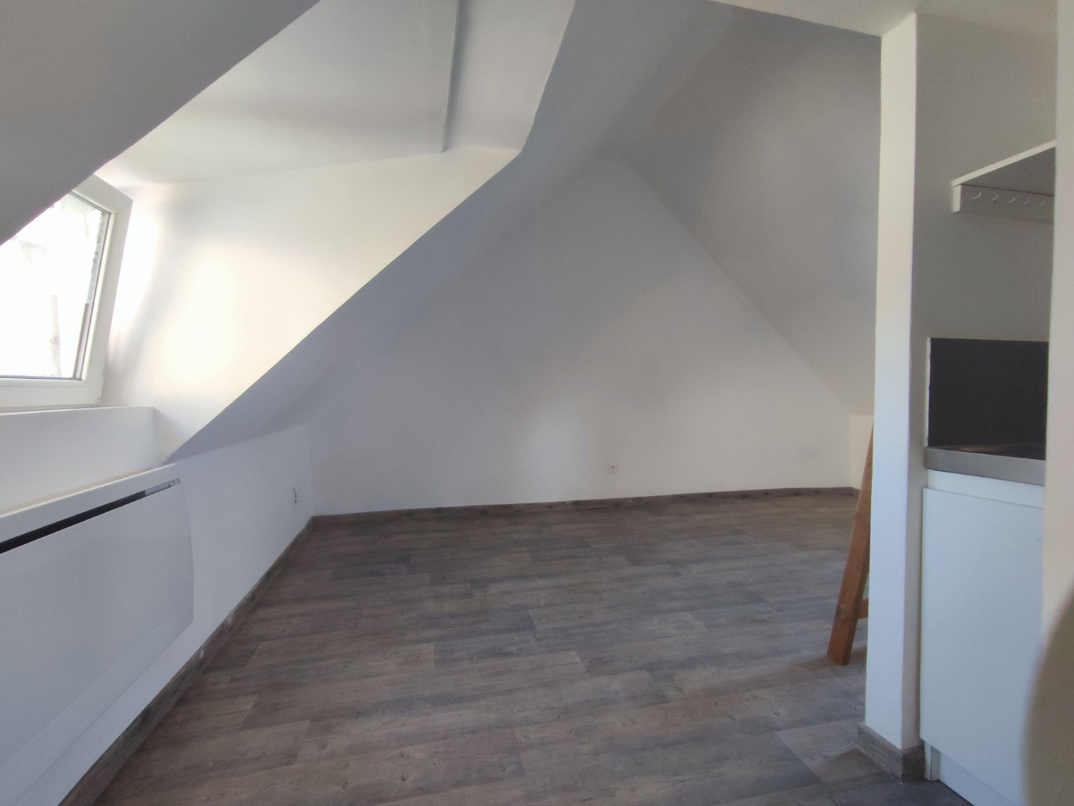 
                                                Location
                                                 Charmant studio avec cour et mezzanine