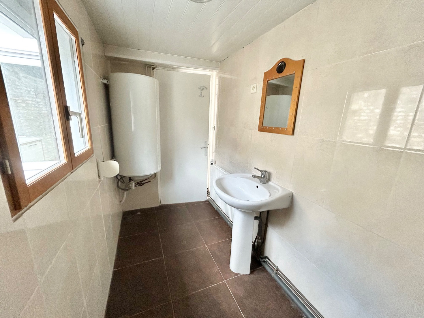 
                                                Location
                                                 Charmant studio avec cour privative