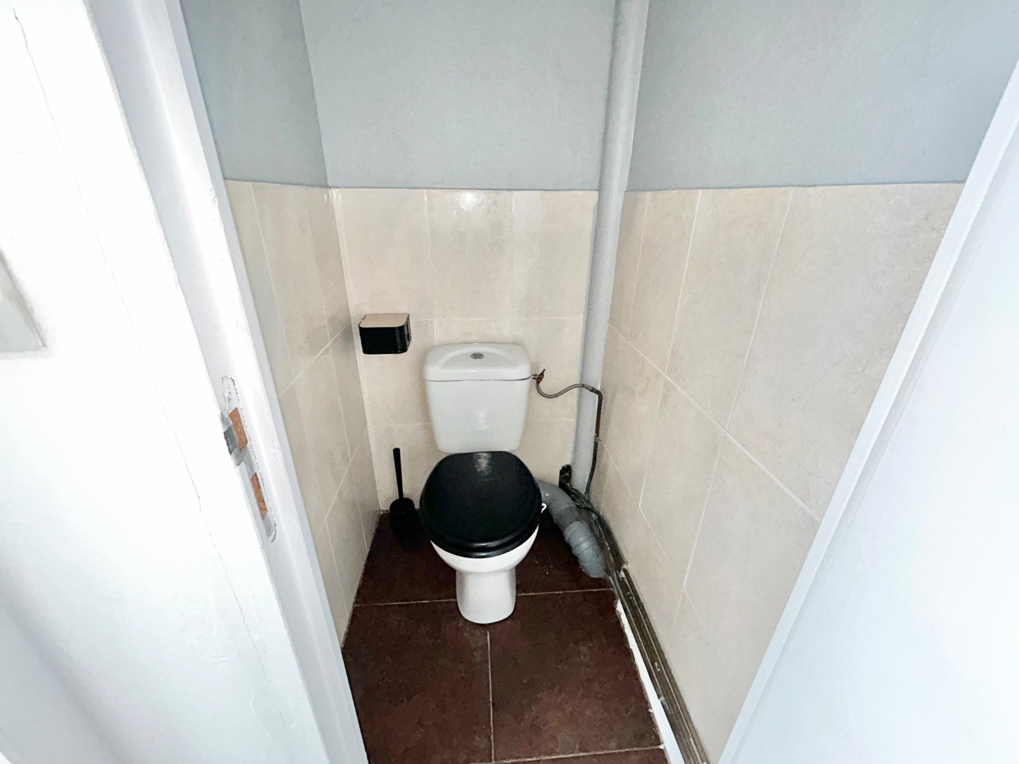 
                                                Location
                                                 Charmant studio avec cour privative