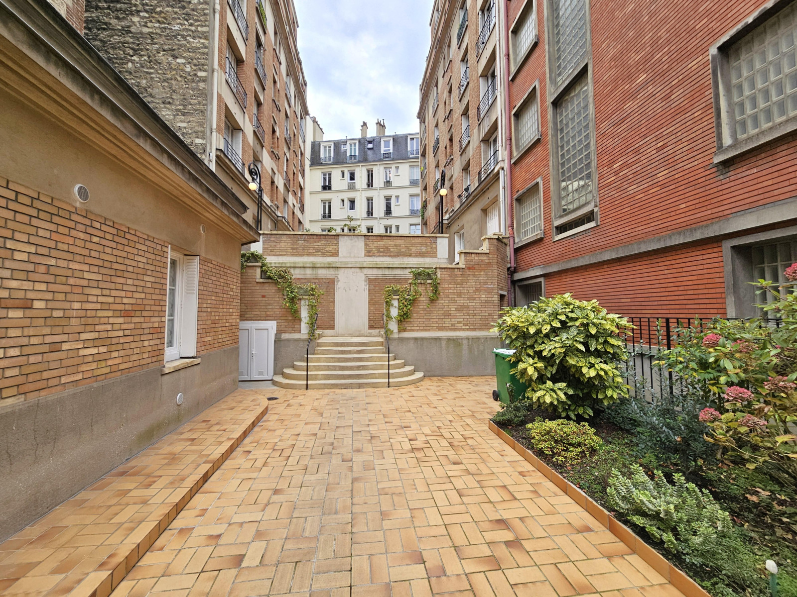 
                                                Vente
                                                 Charmant studio avec terrasse de 24 m²