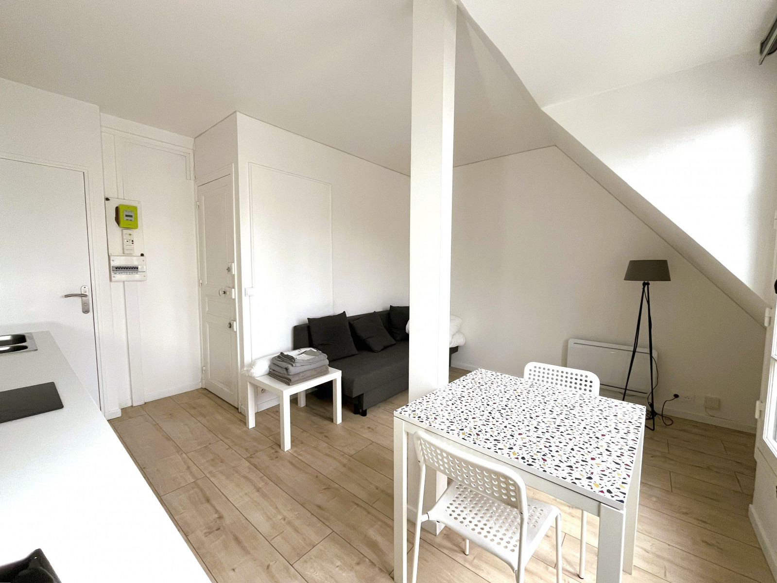 
                                                Location
                                                 Charmant Studio avec Vue sur la Tour Eiffel à La Muette, Paris 16ème (loyer tout inclus)