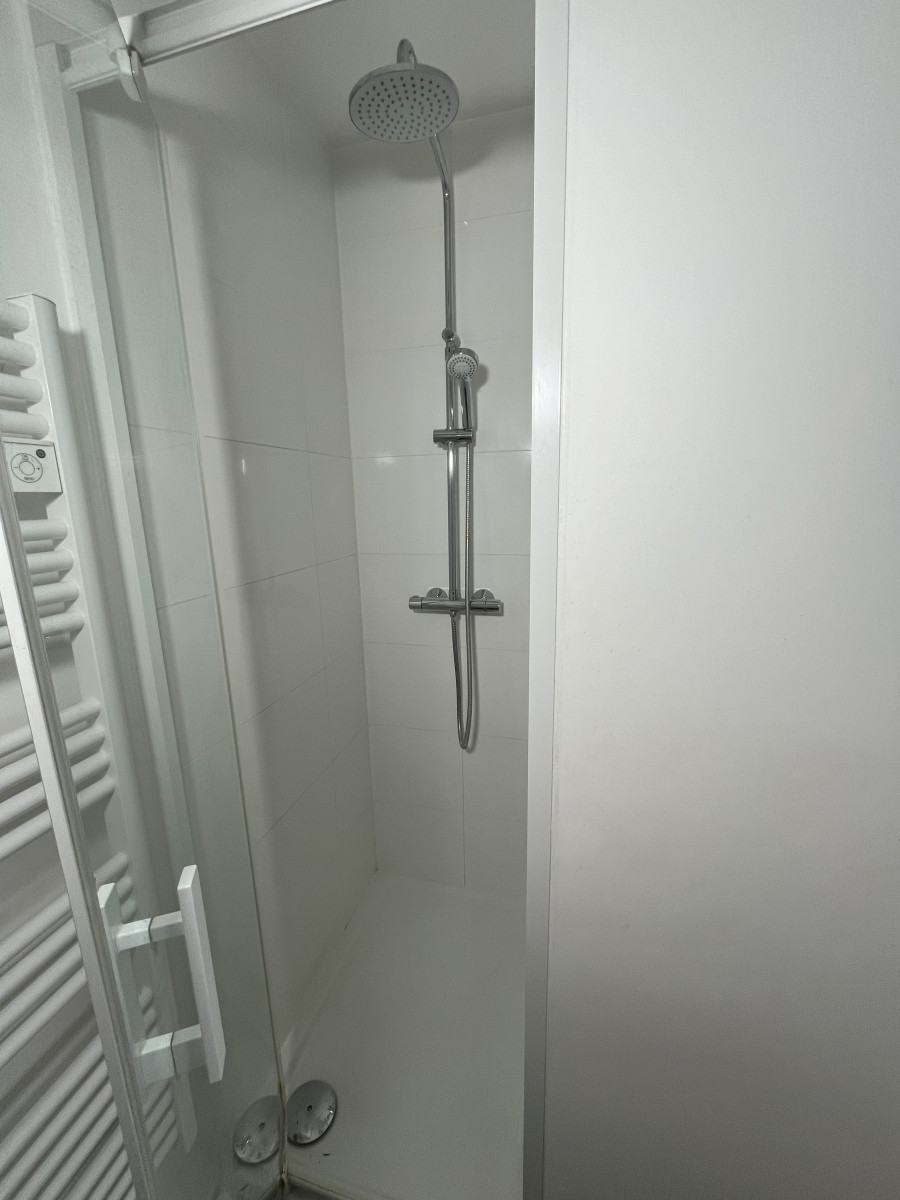 
                                                Location
                                                 Charmant Studio avec Vue sur la Tour Eiffel à La Muette, Paris 16ème (loyer tout inclus)