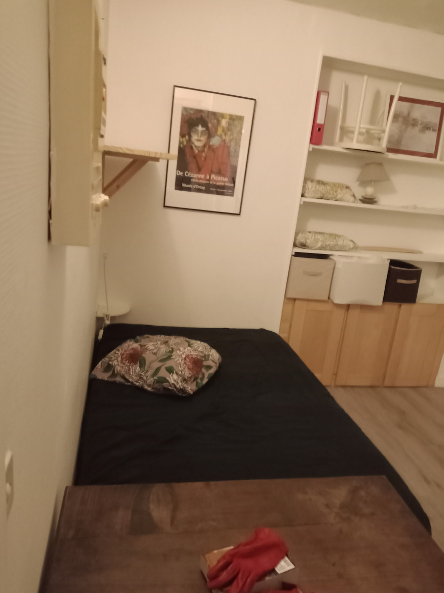 
                                                Location
                                                 Charmant studio dans le 9ème