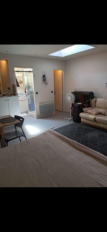 
                                                Location
                                                 Charmant studio de plus de 20M2