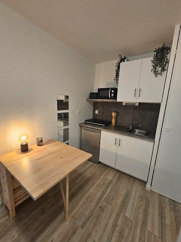 
                                                Location
                                                 Charmant studio meublé 16m² à Nantes