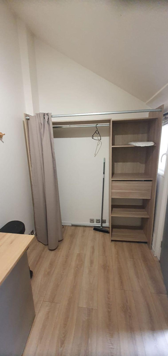 
                                                Location
                                                 Charmant studio meublé 18m²  plein de charme