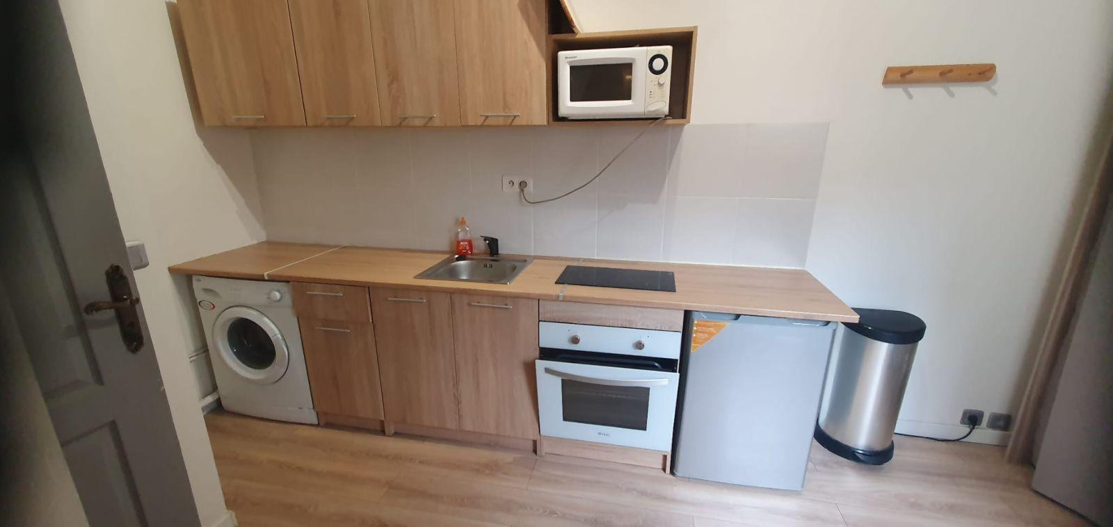 
                                                Location
                                                 Charmant studio meublé 18m²  plein de charme