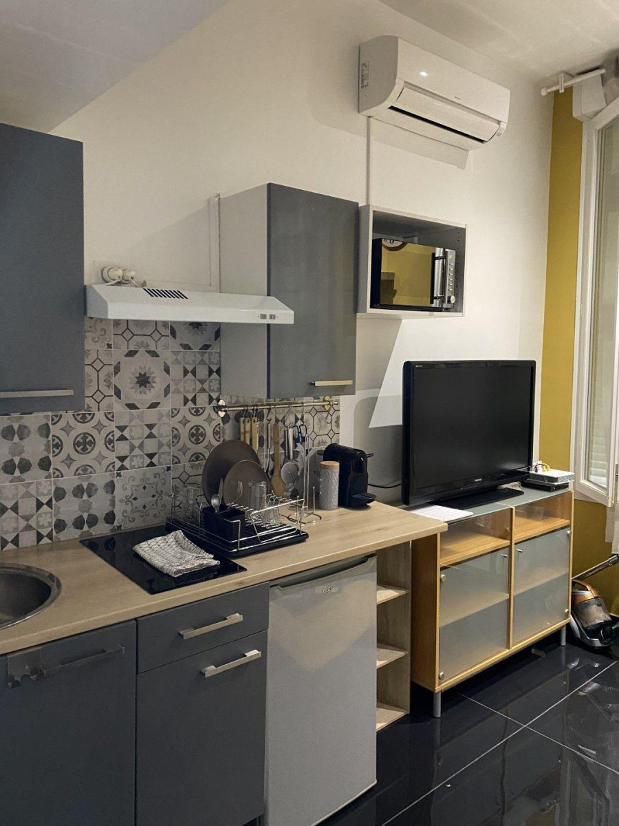 
                                                Location
                                                 Charmant studio meublé 19m² +mezzanine proche mer