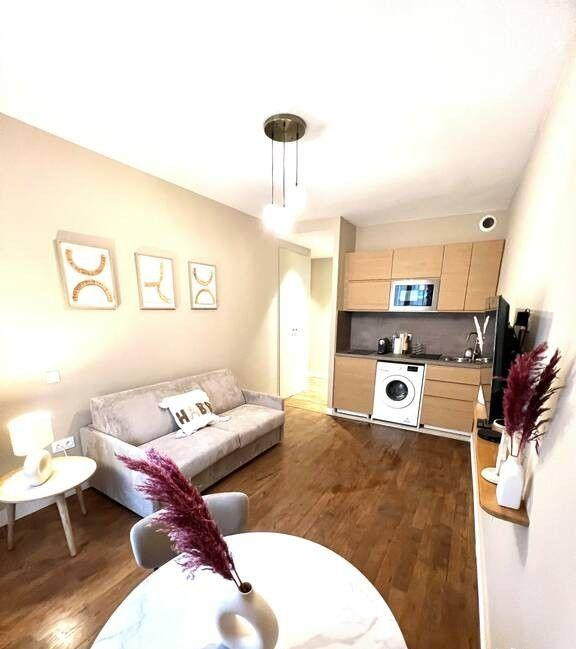 
                                                Location
                                                 Charmant studio meublé 24 m² refait à neuf