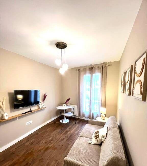 
                                                Location
                                                 Charmant studio meublé 24 m² refait à neuf