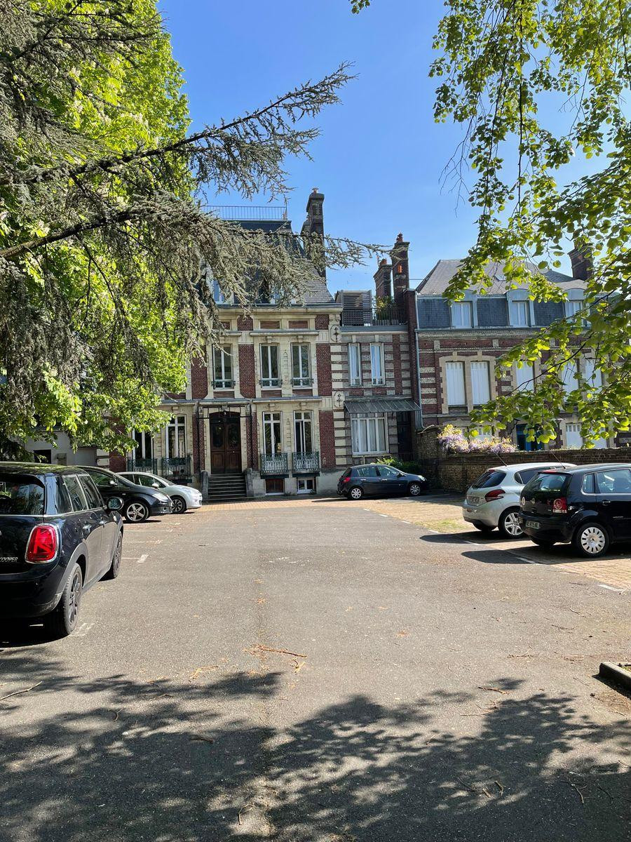 
                                                Location
                                                 Charmant studio meublé 26m² secteur gare