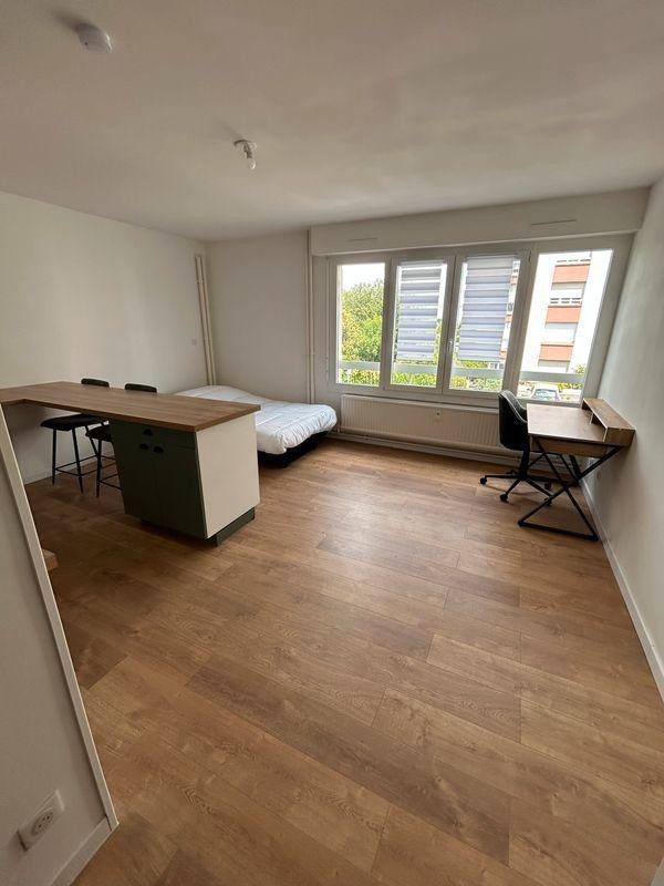 
                                                Location
                                                 Charmant studio meublé 27m²