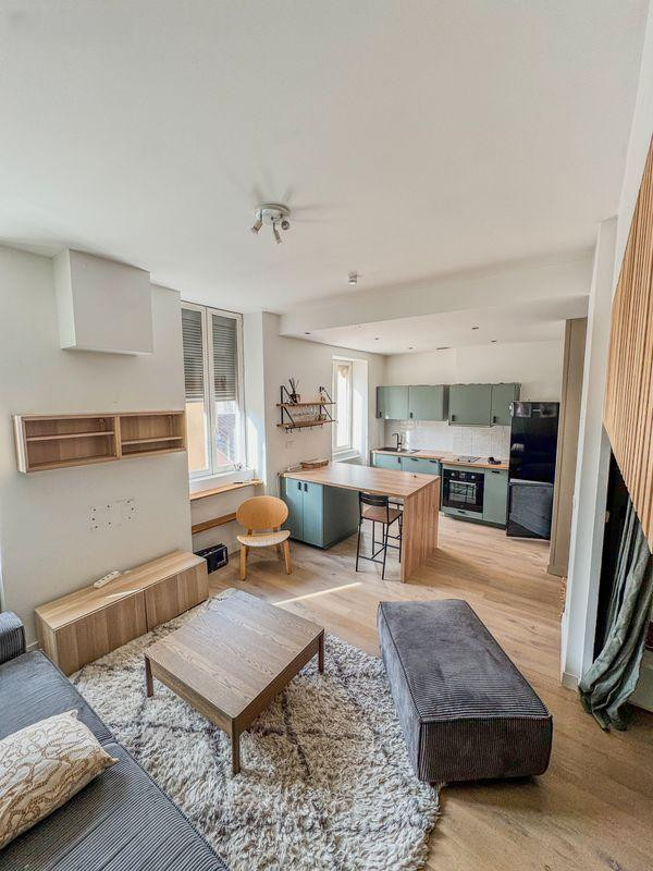 
                                                Location
                                                 Charmant studio meublé 34m² rénové