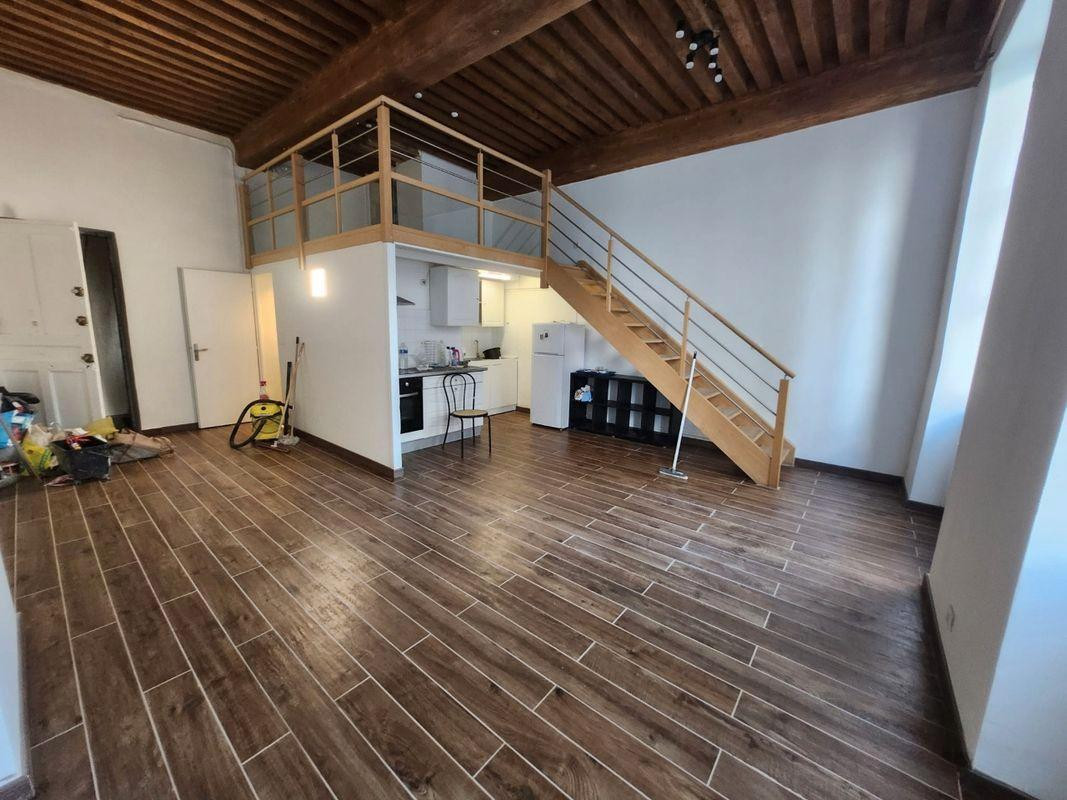 
                                                Location
                                                 Charmant studio meublé 40m²