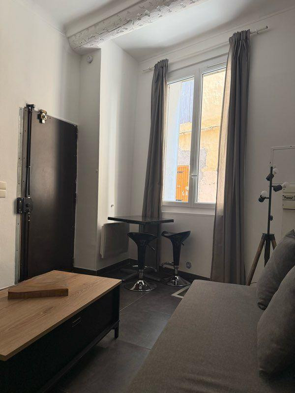 
                                                Location
                                                 Charmant studio meublé à louer - Aix en Provence