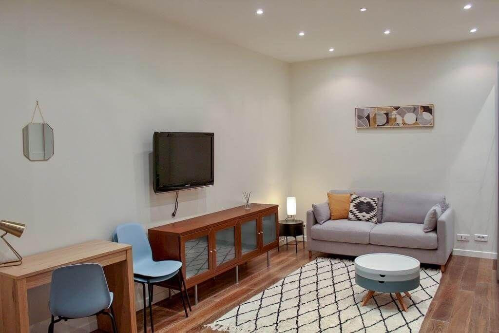 
                                                Location
                                                 Charmant studio meublé de 32m² sur cour paisible