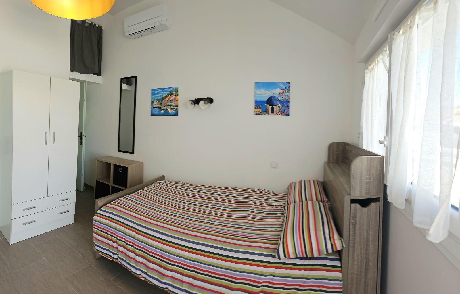 
                                                Location
                                                 Charmant studio meublé, entièrement neuf