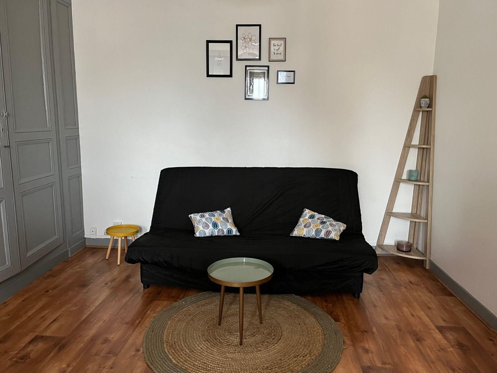 
                                                Location
                                                 Charmant studio proche centre ville