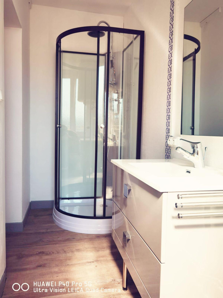 
                                                Location
                                                 Charmant studio proche centre ville