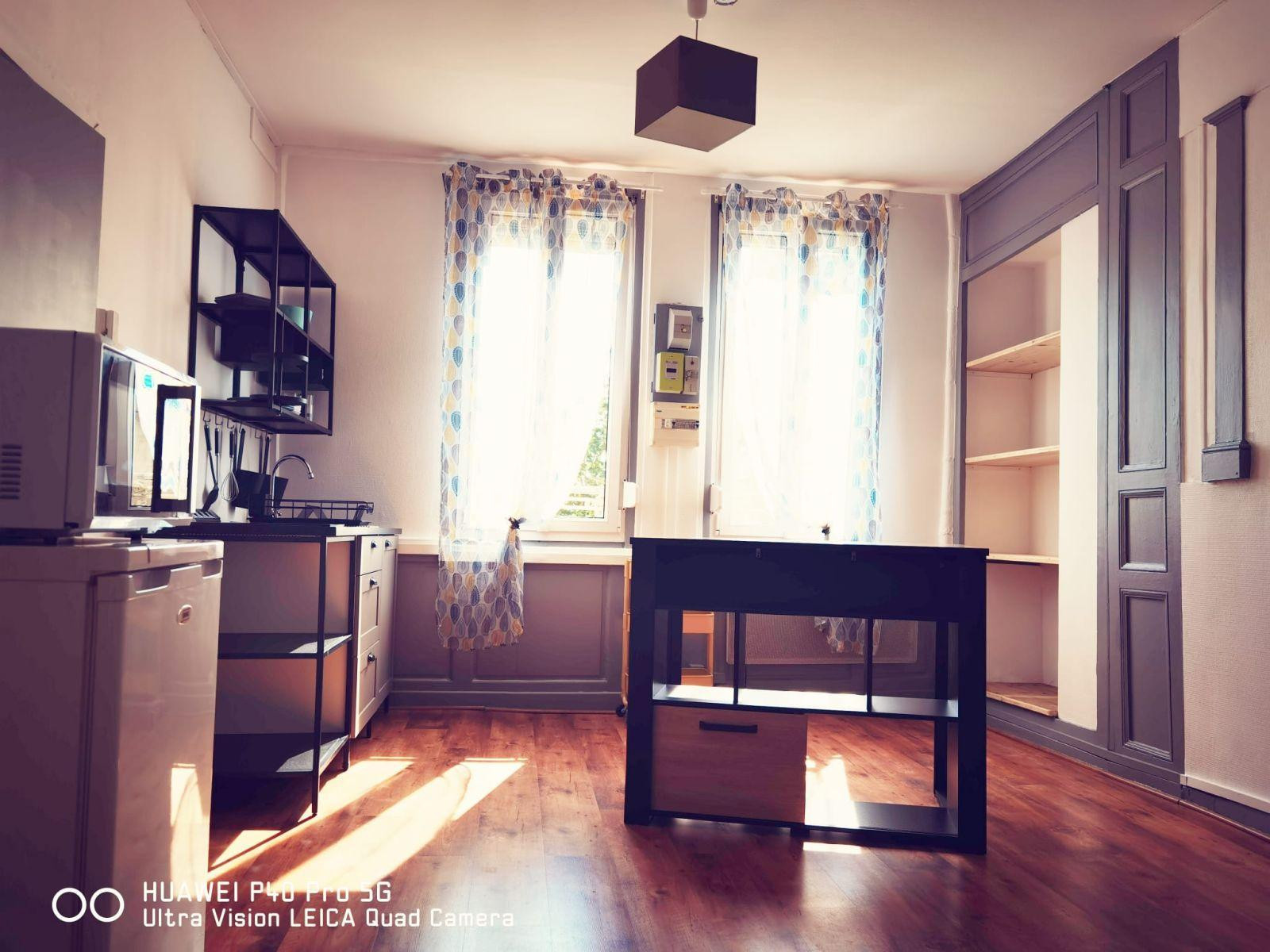 
                                                Location
                                                 Charmant studio proche centre ville
