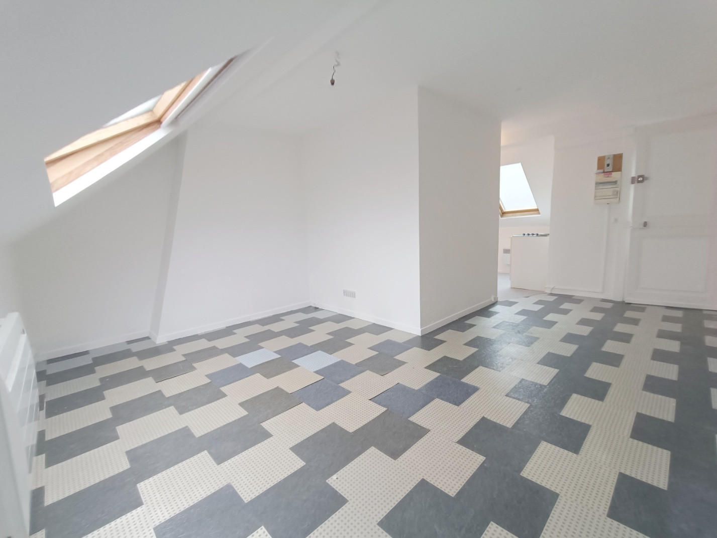 
                                                Location
                                                 Charmant studio proche facs & gare