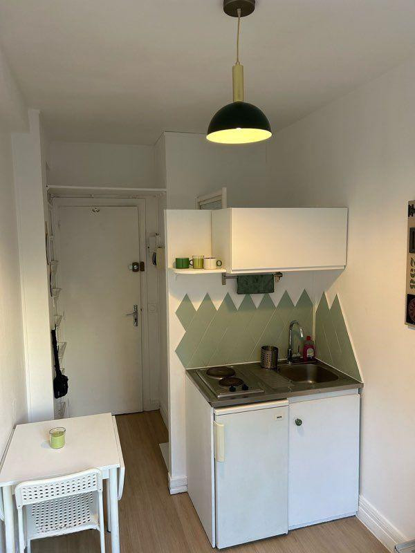 
                                                Location
                                                 Charmant studio refait à neuf