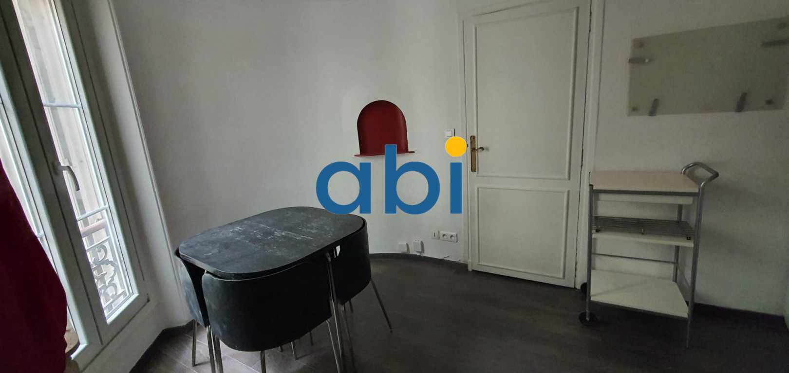 
                                                Location
                                                 Charmant studio Rue de 24 m2 meublé