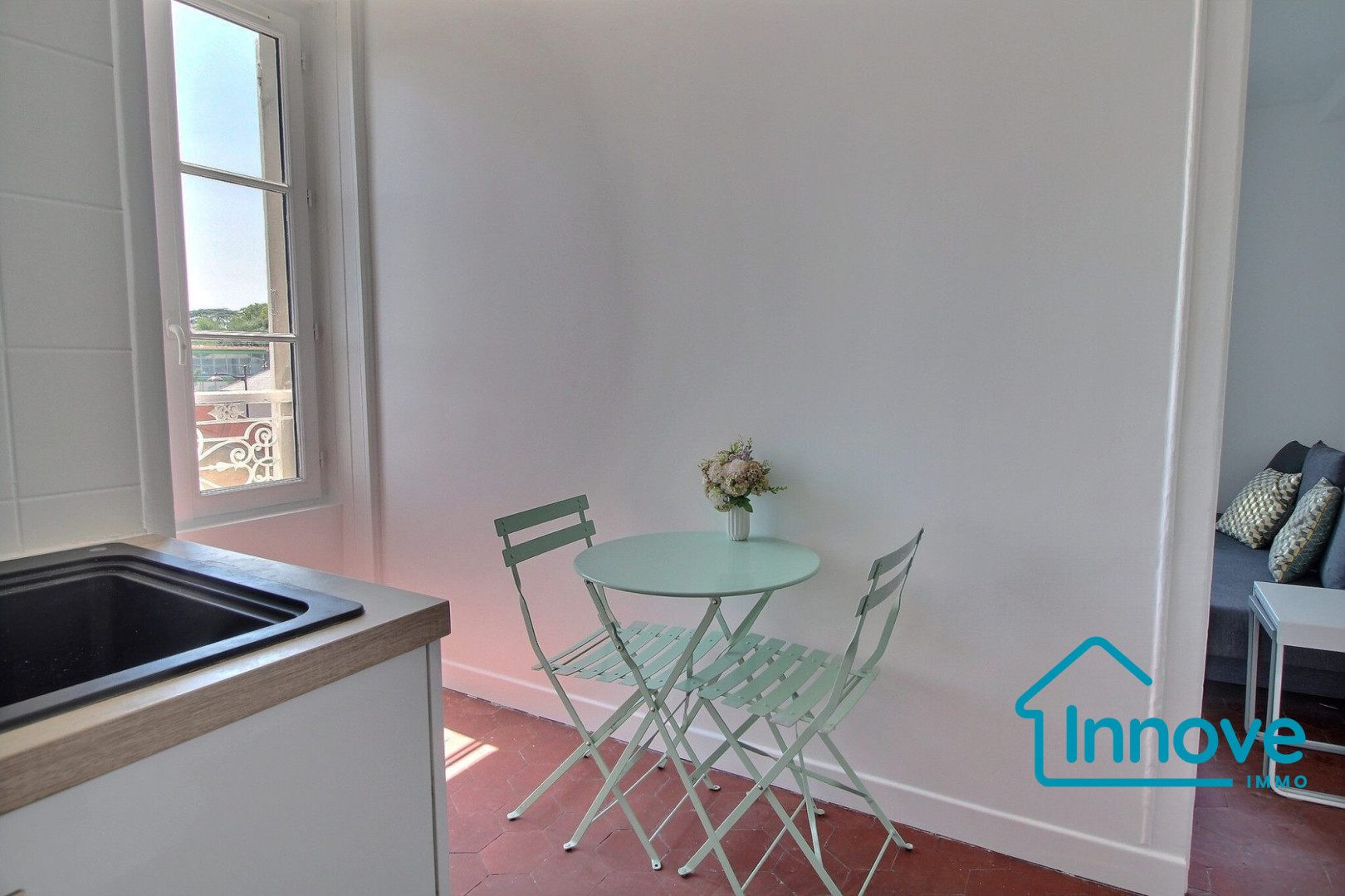 
                                                Vente
                                                 Charmant sudio de 20m² Versailles Montreuil