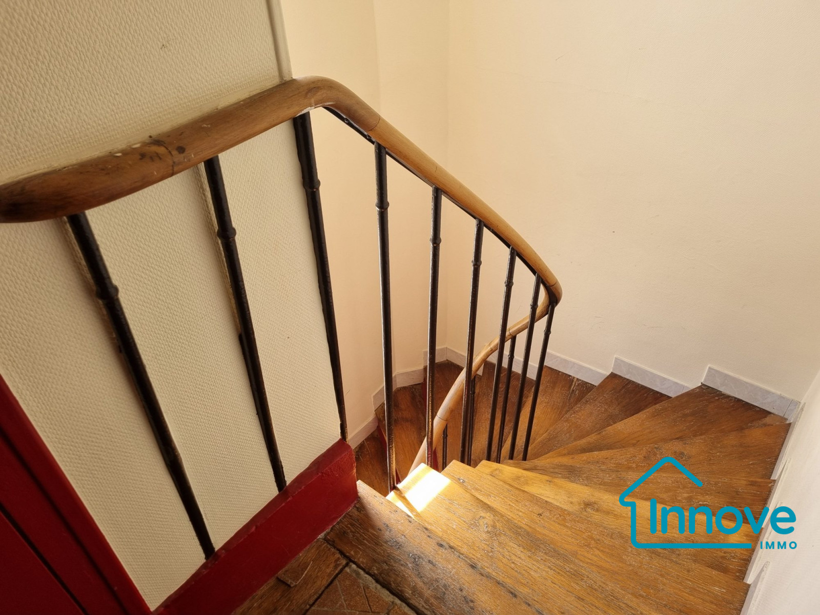 
                                                Vente
                                                 Charmant sudio de 20m² Versailles Montreuil