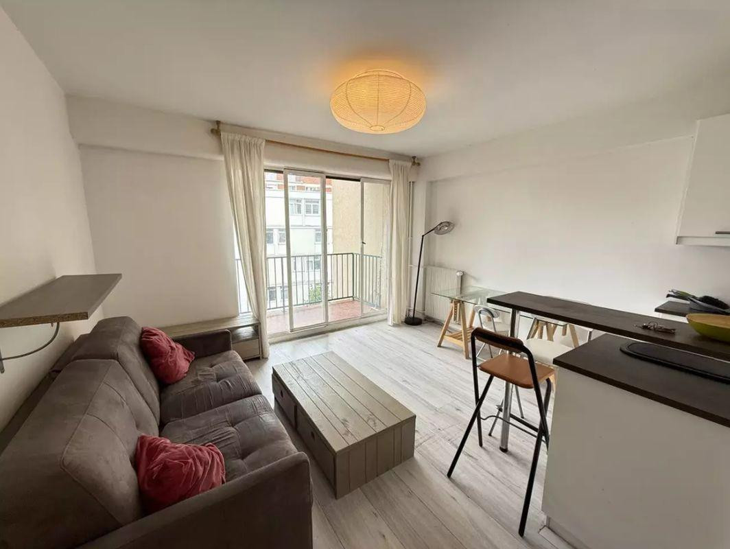 
                                                Location
                                                 Charmant T1 Meublé – 25 m² – Paris 15ème