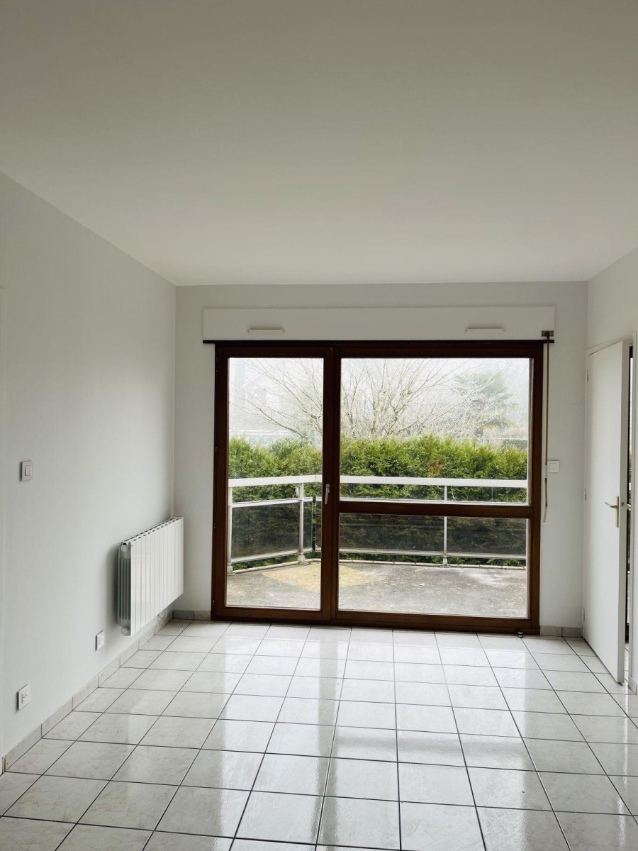 
                                                Location
                                                 Charmant T2
