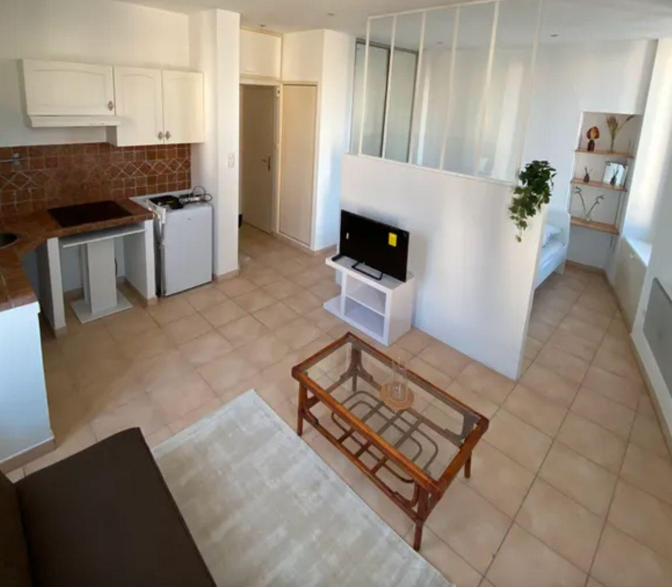 
                                                Location
                                                 Charmant T2 aménagé meublé - Chartreux