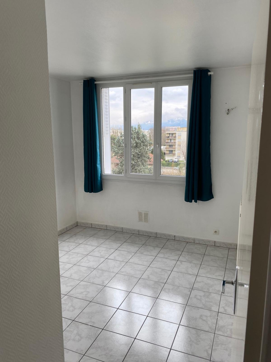 
                                                Location
                                                 CHARMANT T2 CALME ET SECURISE