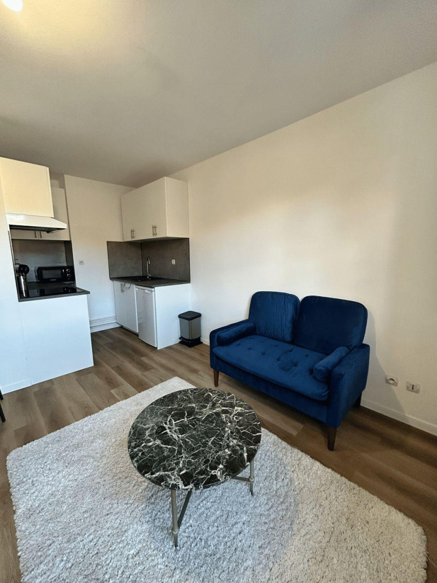 
                                                Location
                                                 Charmant T2 en duplex 40m² meublé et rénové