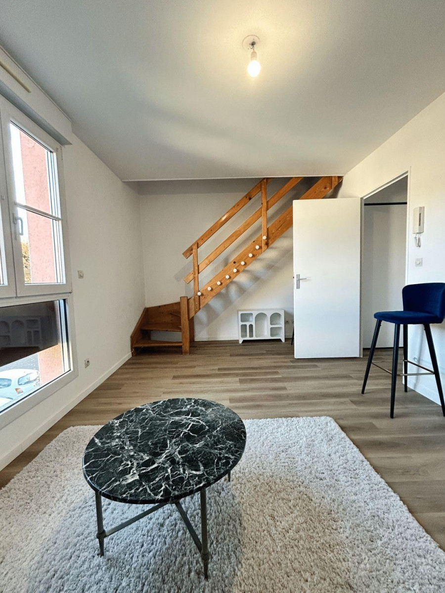 
                                                Location
                                                 Charmant T2 en duplex 40m² meublé et rénové