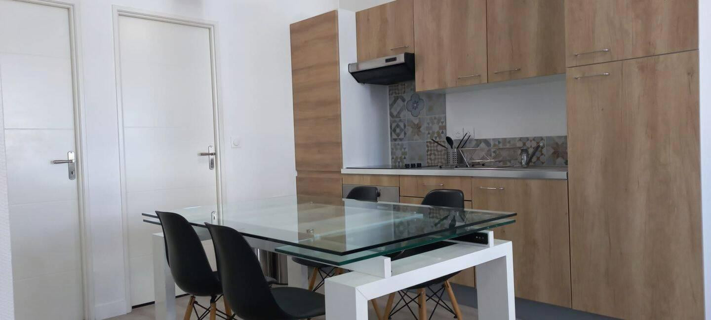 
                                                Location
                                                 Charmant T2 meublé 43m² lumineux et rénové