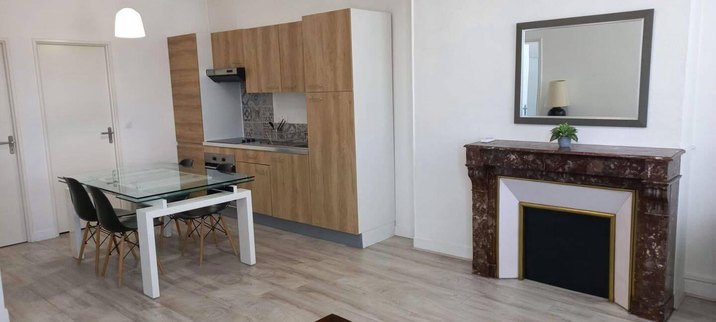 
                                                Location
                                                 Charmant T2 meublé 43m² lumineux et rénové