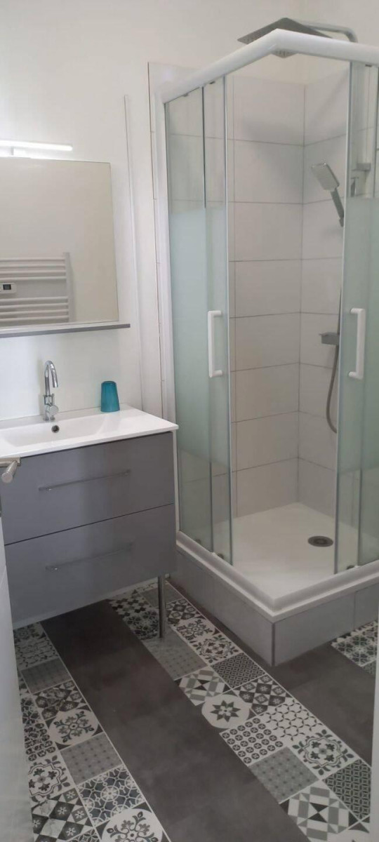 
                                                Location
                                                 Charmant T2 meublé 43m² lumineux et rénové