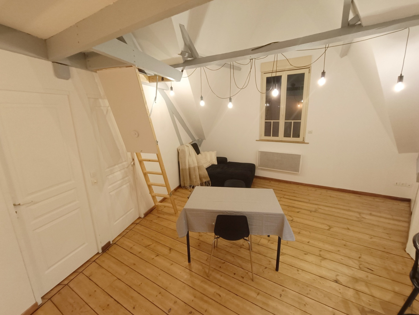
                                                Location
                                                 T2 meublé avec bureau et espace mezzanine