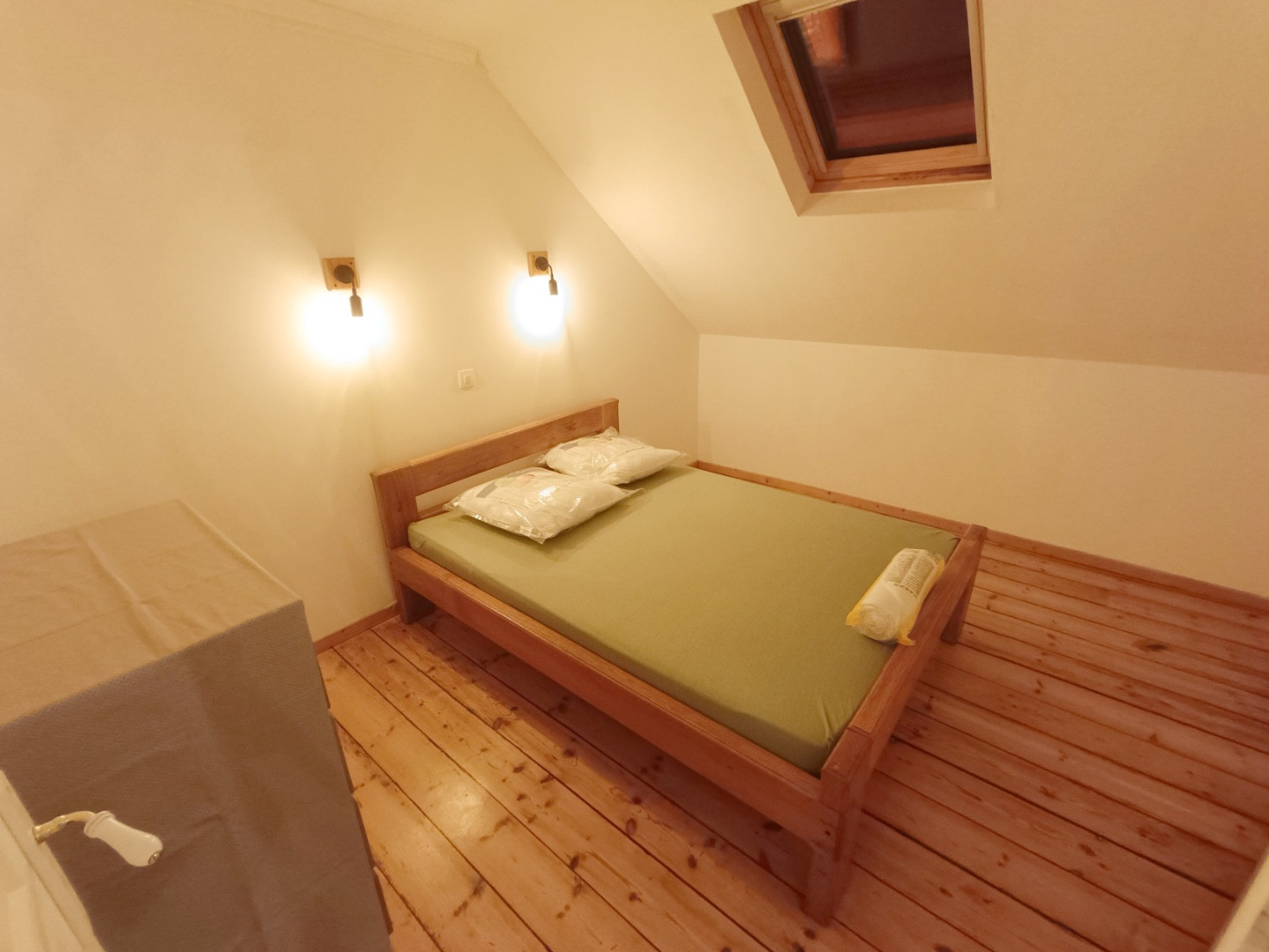 
                                                Location
                                                 T2 meublé avec bureau et espace mezzanine