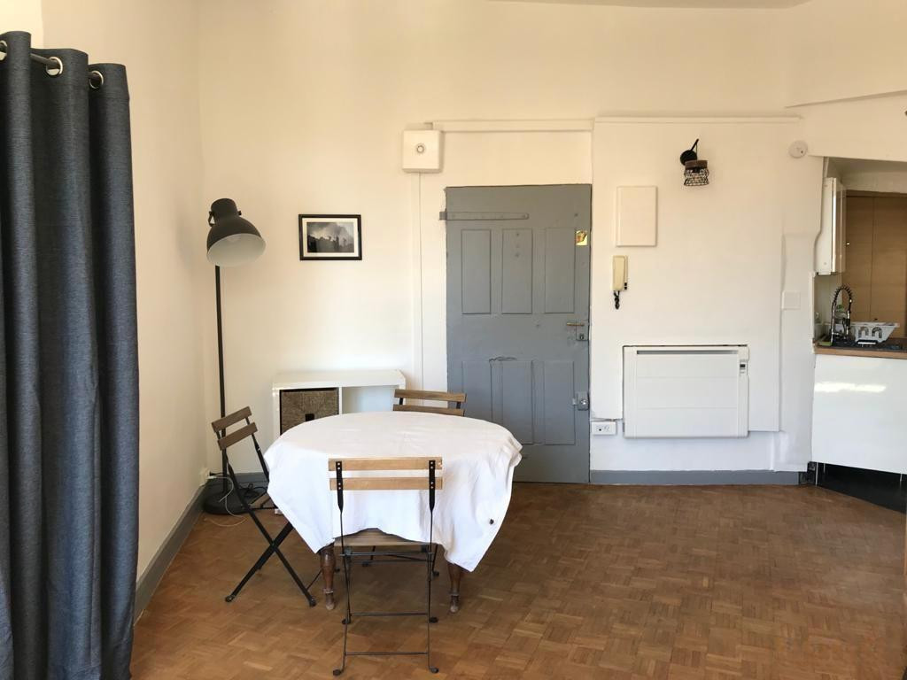
                                                Location
                                                 Charmant T2 meublé centre historique