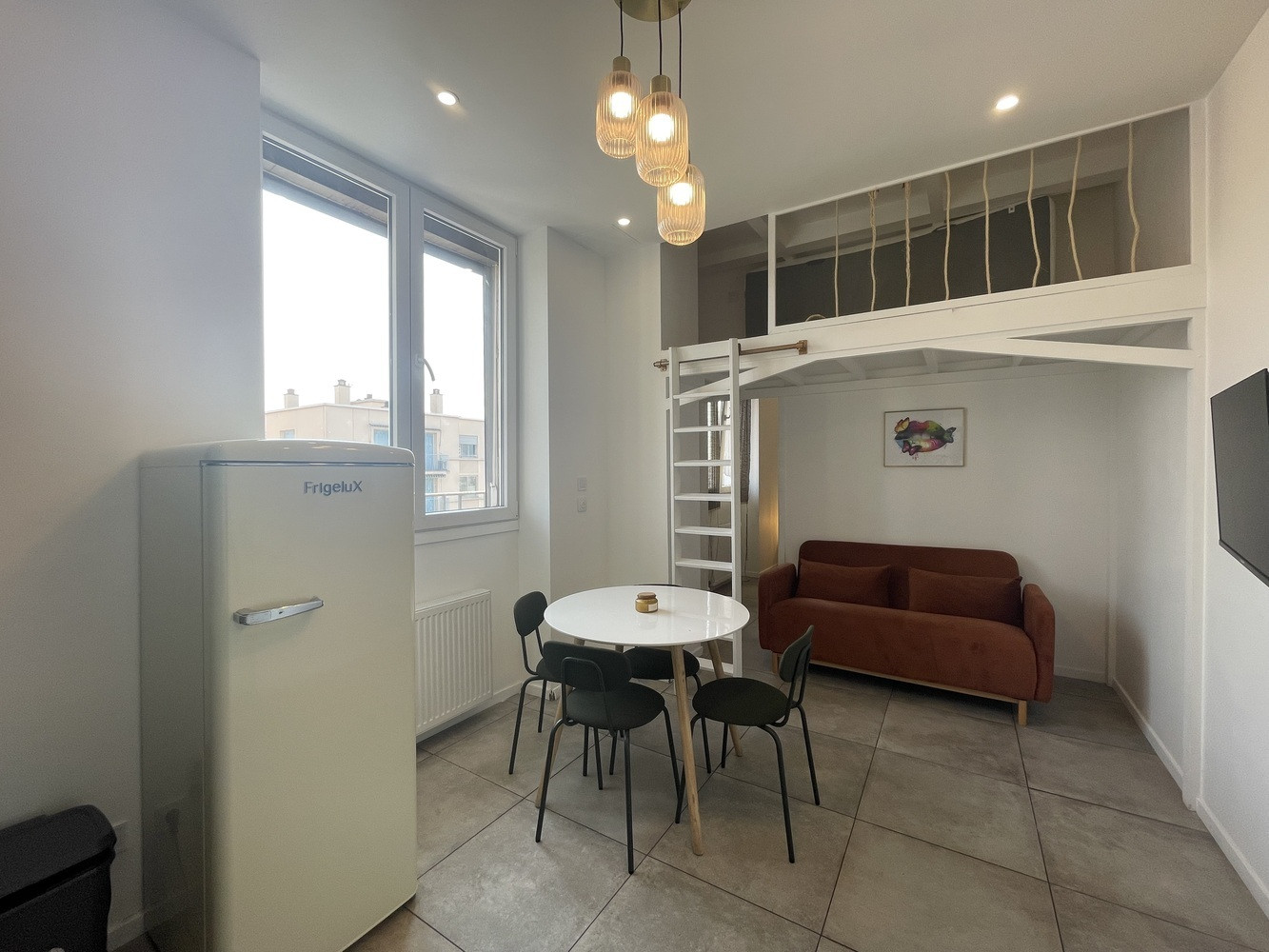 
                                                Location
                                                 Charmant T2 meublé et rénové – 28 m²