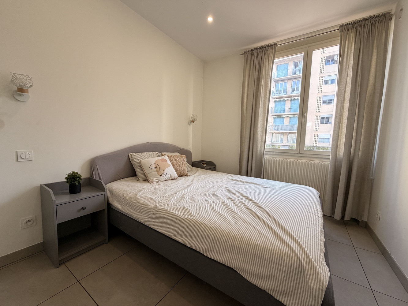 
                                                Location
                                                 Charmant T2 meublé et rénové – 28 m²